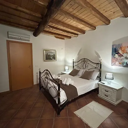 Casa Fiore Nella Roccia Frühstückspension Castiglione De Sicilia