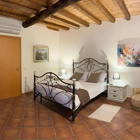 Casa Fiore Nella Roccia Bed & Breakfast
