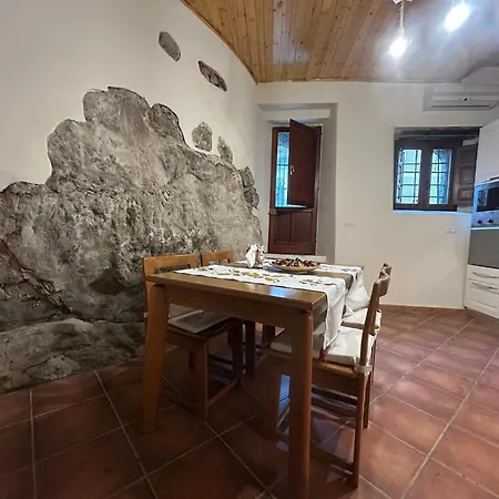 Casa Fiore Nella Roccia *